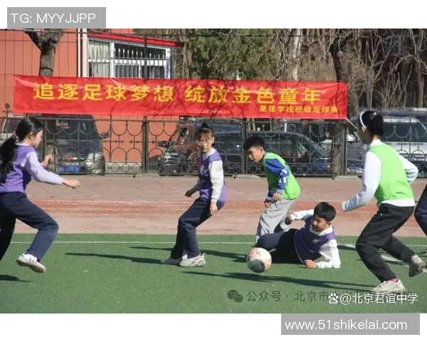 从小球场到世界舞台足球明星们的成长故事与梦想追逐