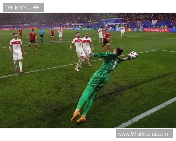 足球明星达罗的精彩瞬间与职业生涯回顾照片展览 足球明星达罗的精彩瞬间与职业生涯回顾照片展览