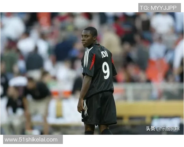 足球明星阿肯的传奇故事与成就揭秘